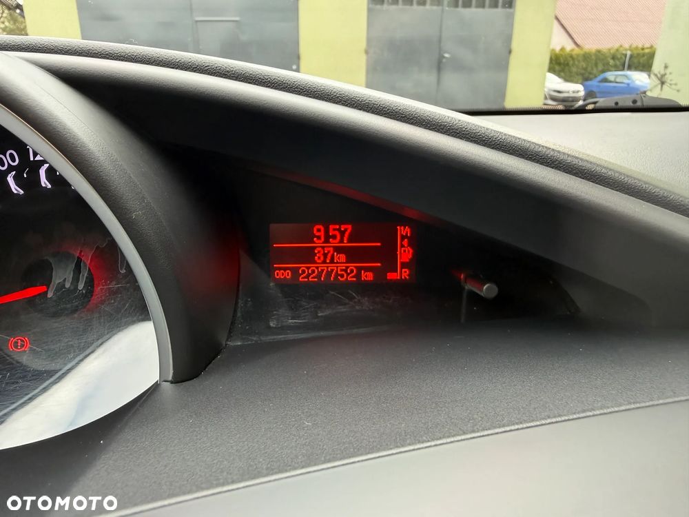 Toyota Verso 1.8 Premium 7os - 17