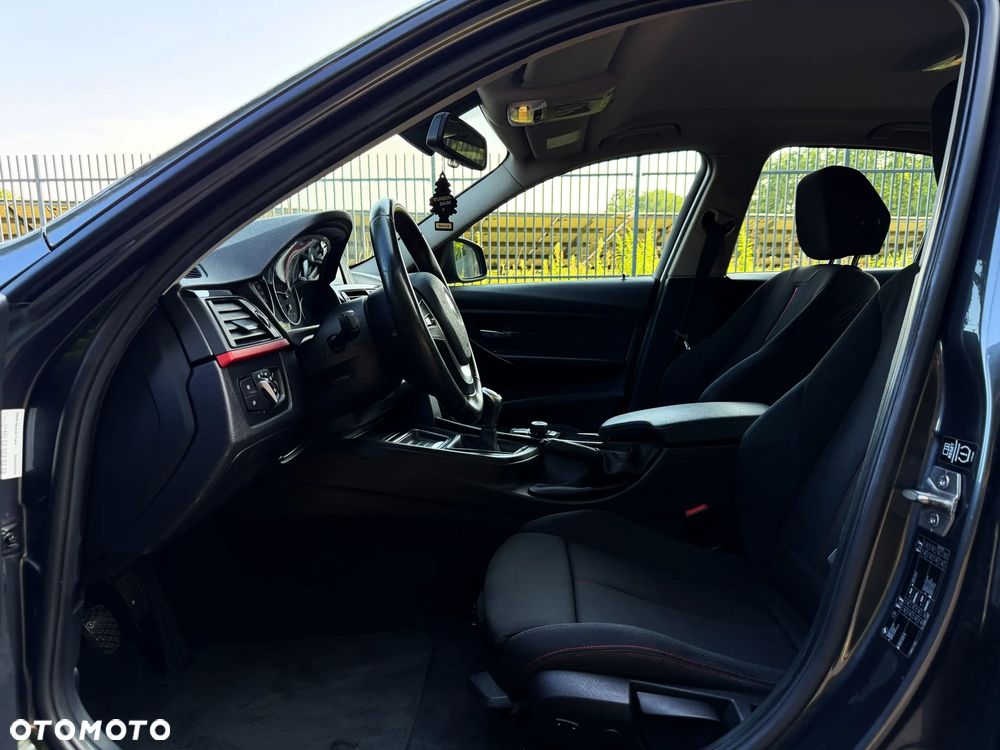 BMW Seria 3 320i Sport Line - 10