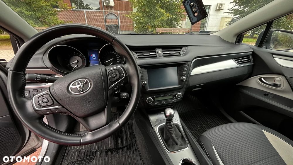 Toyota Avensis 2.0 D-4D Premium - 15