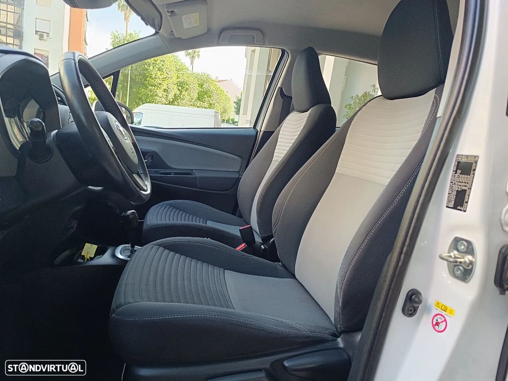 Toyota Yaris 1.5 HSD Comfort+P.Techno - 8