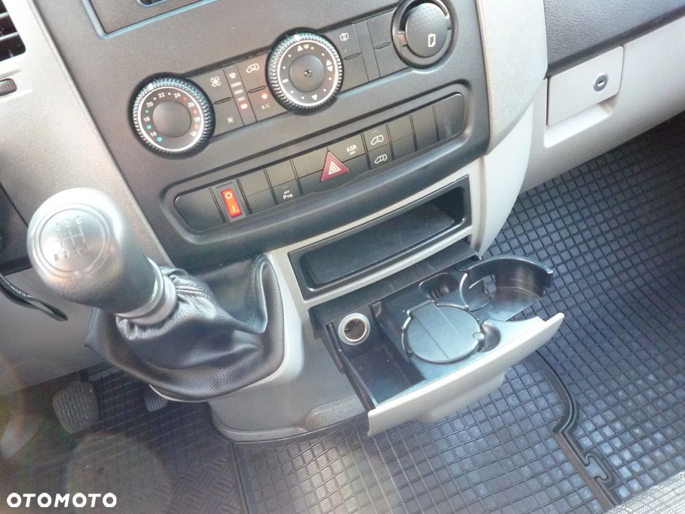 Mercedes-Benz Sprinter - 23