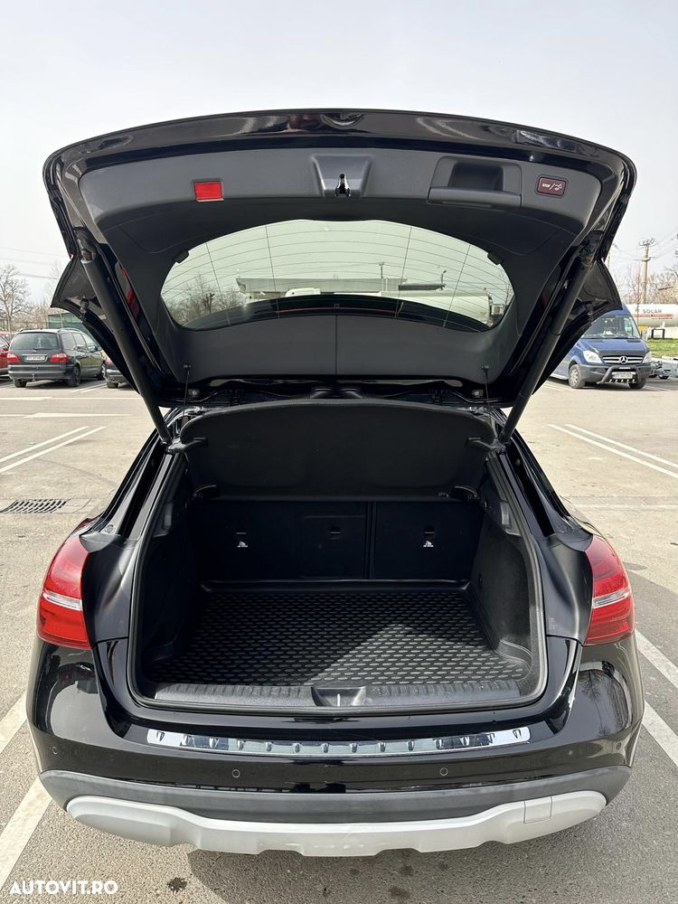 Mercedes-Benz GLA 220 d 4Matic 7G-DCT - 8