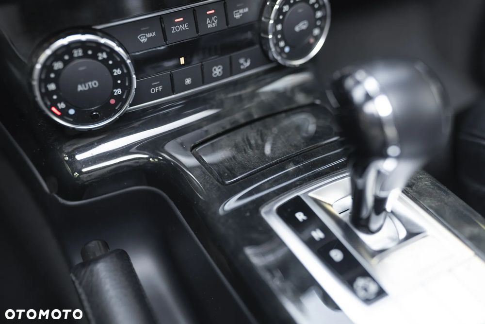 Mercedes-Benz Klasa G 350 BlueTEC 7G-TRONIC - 28