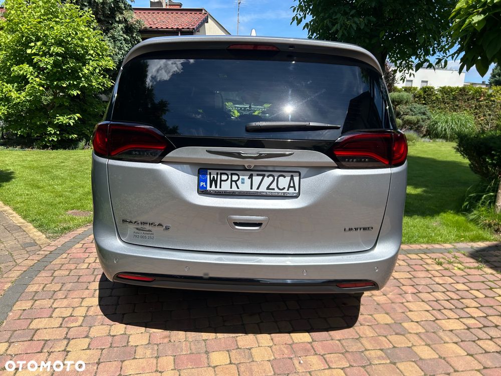 Chrysler Pacifica - 5