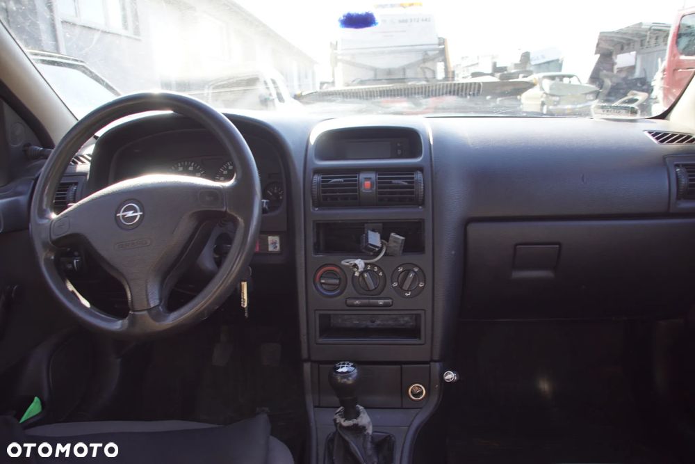 Auto na części - Opel Astra G II 1.6 8V 84 KM Z16SE F13 42U 2001R Silnik Skrzynia Drzwi Maska Zderzak Błotnik Klapa Lusterko Lampa Klamka Szyba Deska Kokpit Sterownik Moduł Czujnik Licznik Panel Kierownica - 16