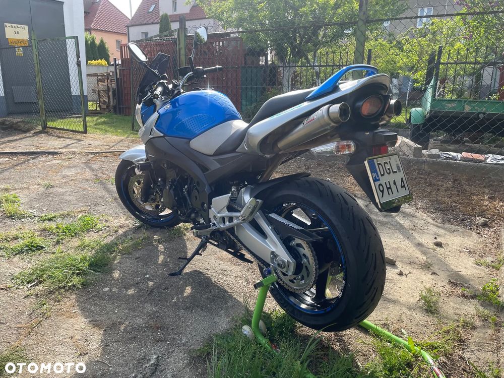 Suzuki GSR - 3