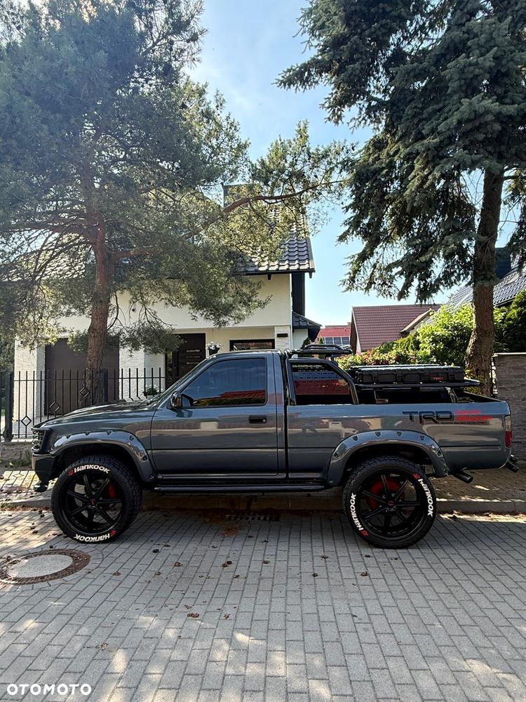 Toyota Hilux - 12