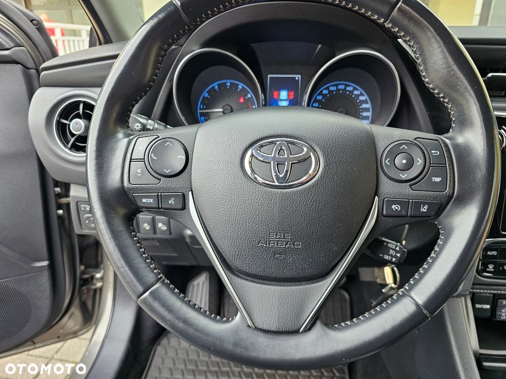 Toyota Auris 1.6 Premium - 16