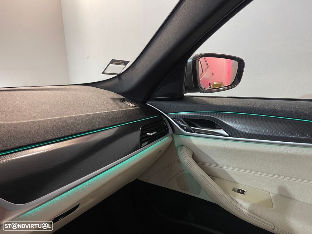 BMW 530 e Pack M - 32