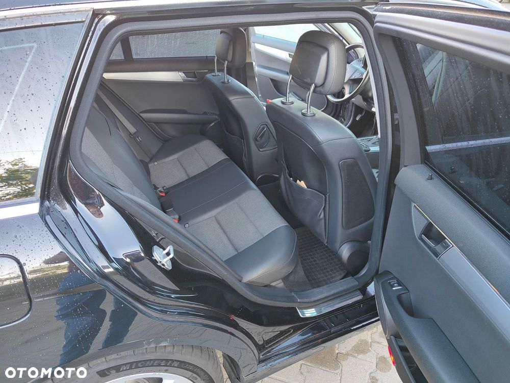 Mercedes-Benz Klasa C 200 (BlueEFFICIENCY) 7G-TRONIC Avantgarde - 7