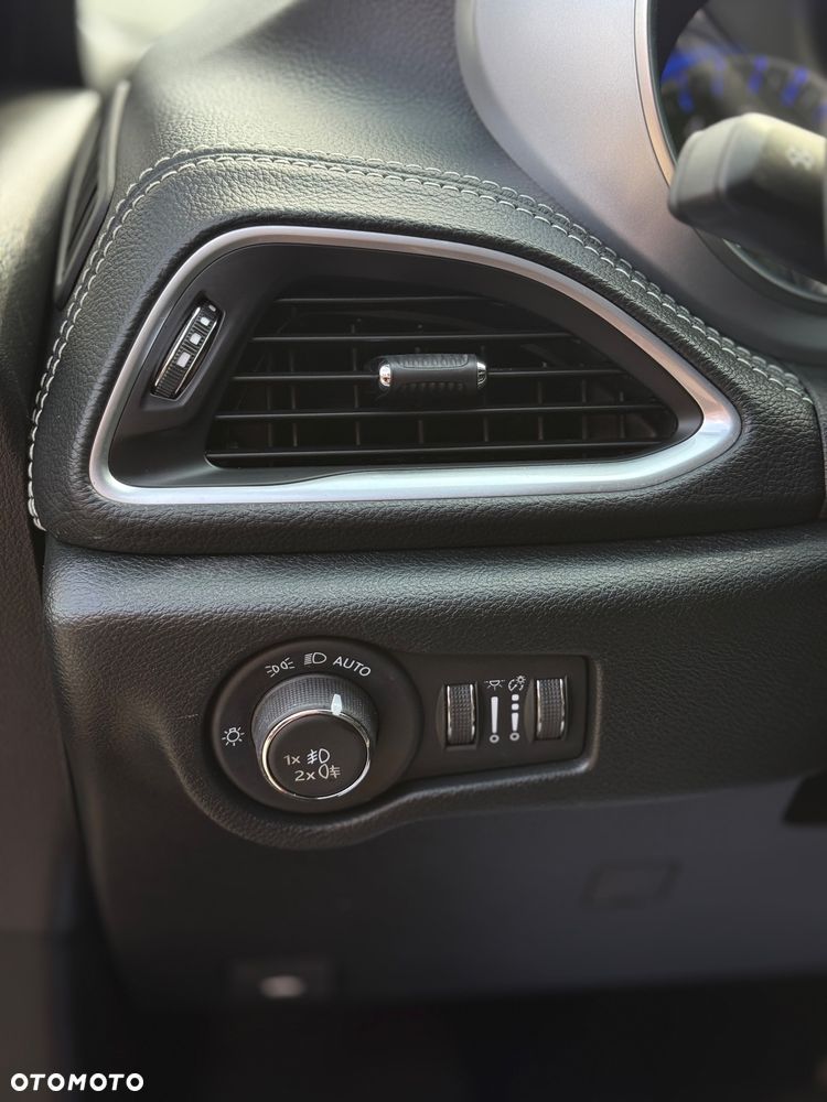 Chrysler Pacifica - 17
