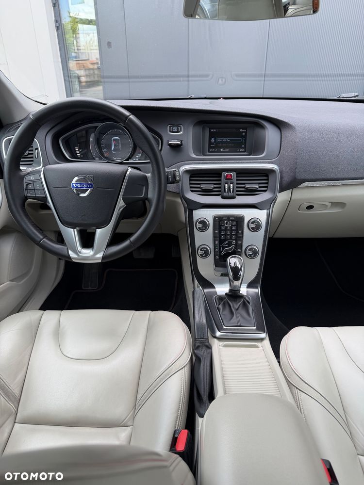 Volvo V40 T3 Drive-E R-Ocean Race - 9