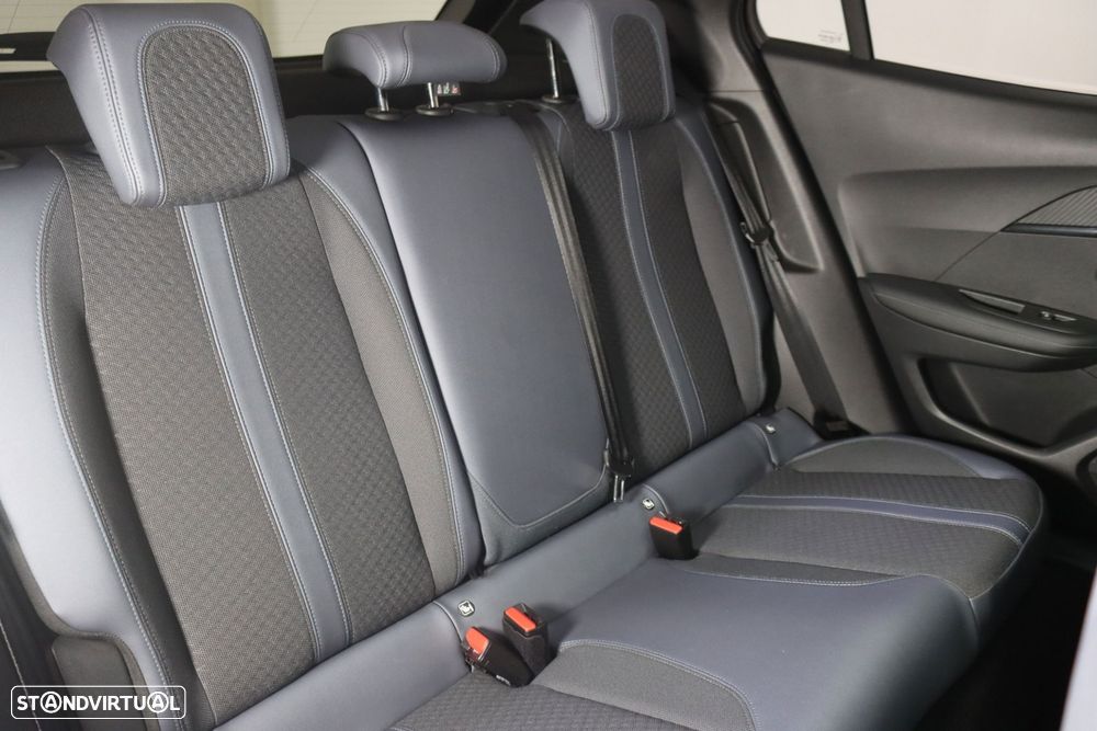 Peugeot e-2008 Allure - 12