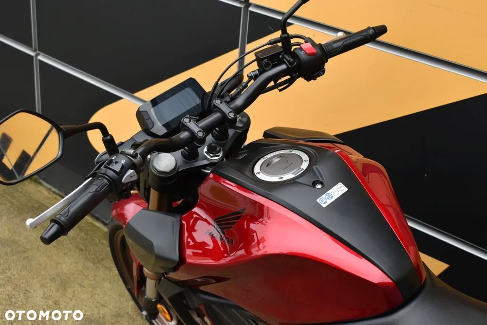 Honda CB - 12