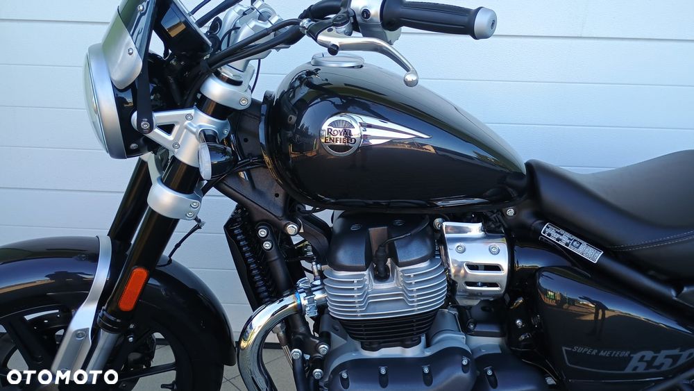 Royal Enfield Super Meteor - 16
