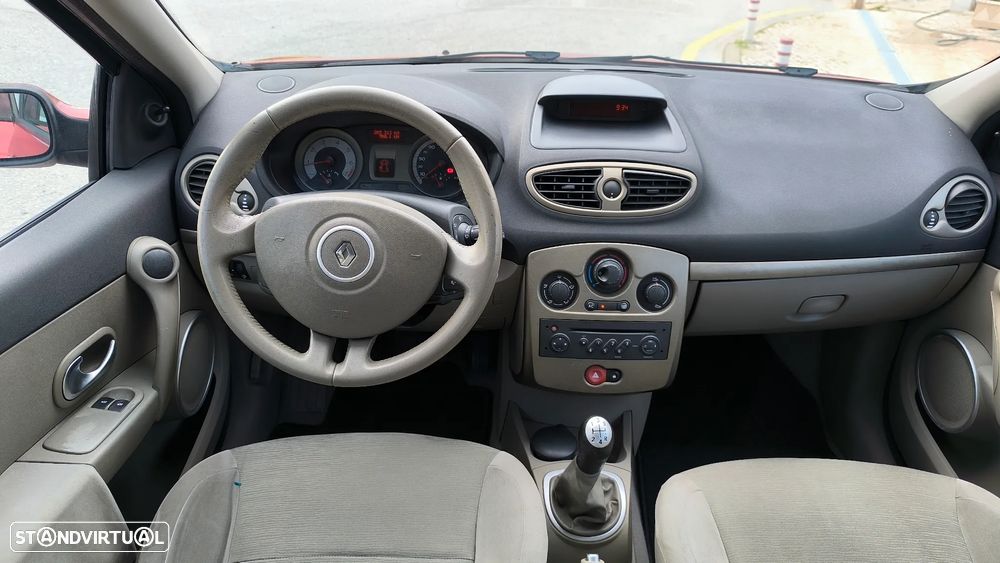 Renault Clio 1.2 16V Confort Privilège - 9