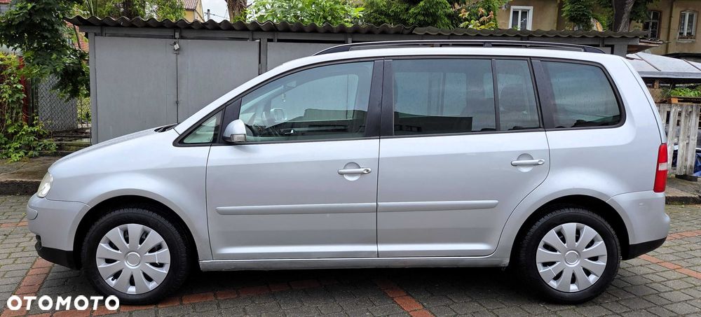 Volkswagen Touran - 4