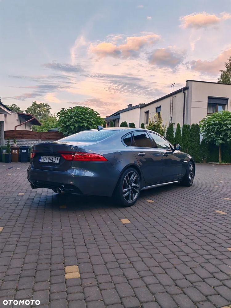 Jaguar XF 35t R-Sport - 4