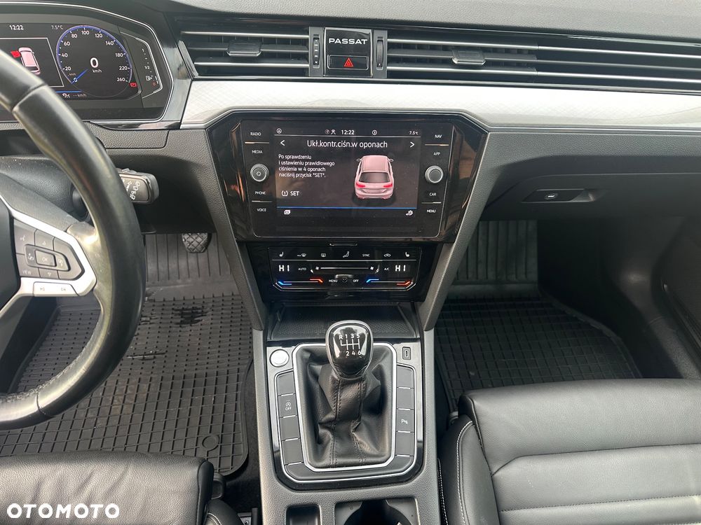 Volkswagen Passat Variant 2.0 TDI (BlueMotion Technology) Highline - 16