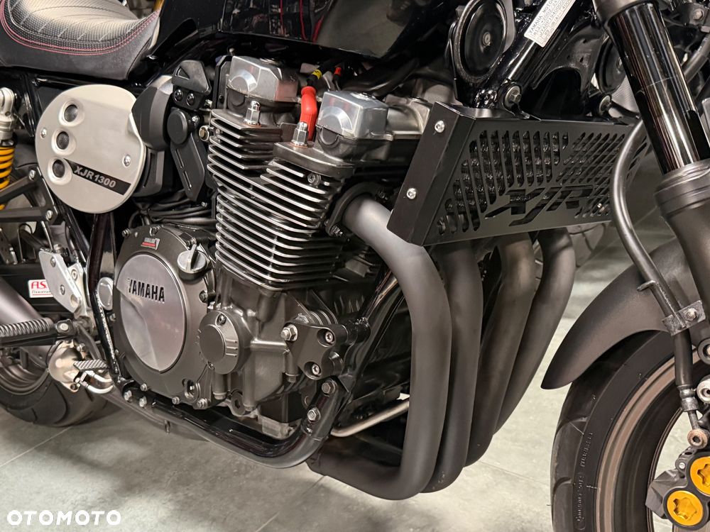 Yamaha XJR - 16