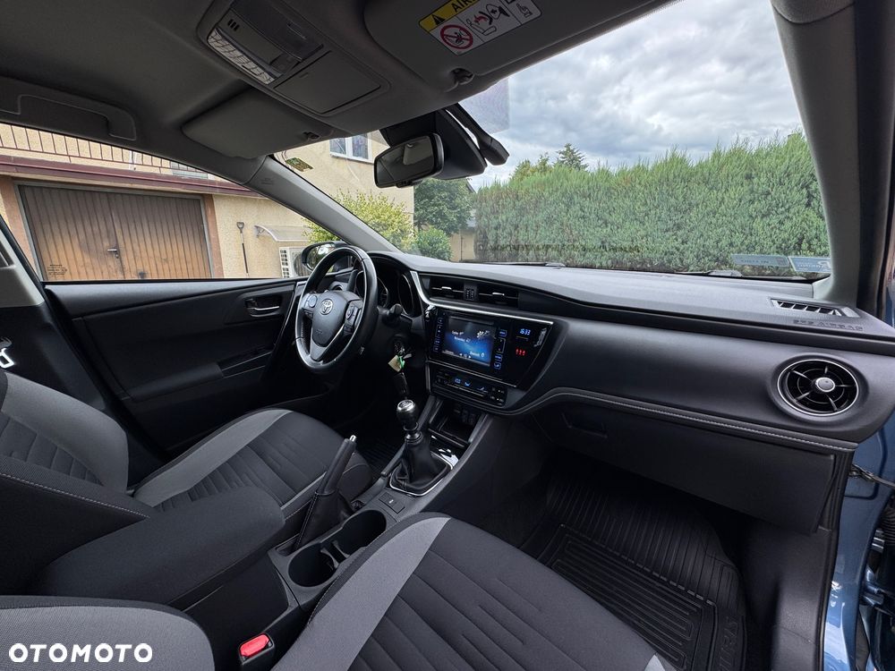 Toyota Auris 1.6 Prestige - 36