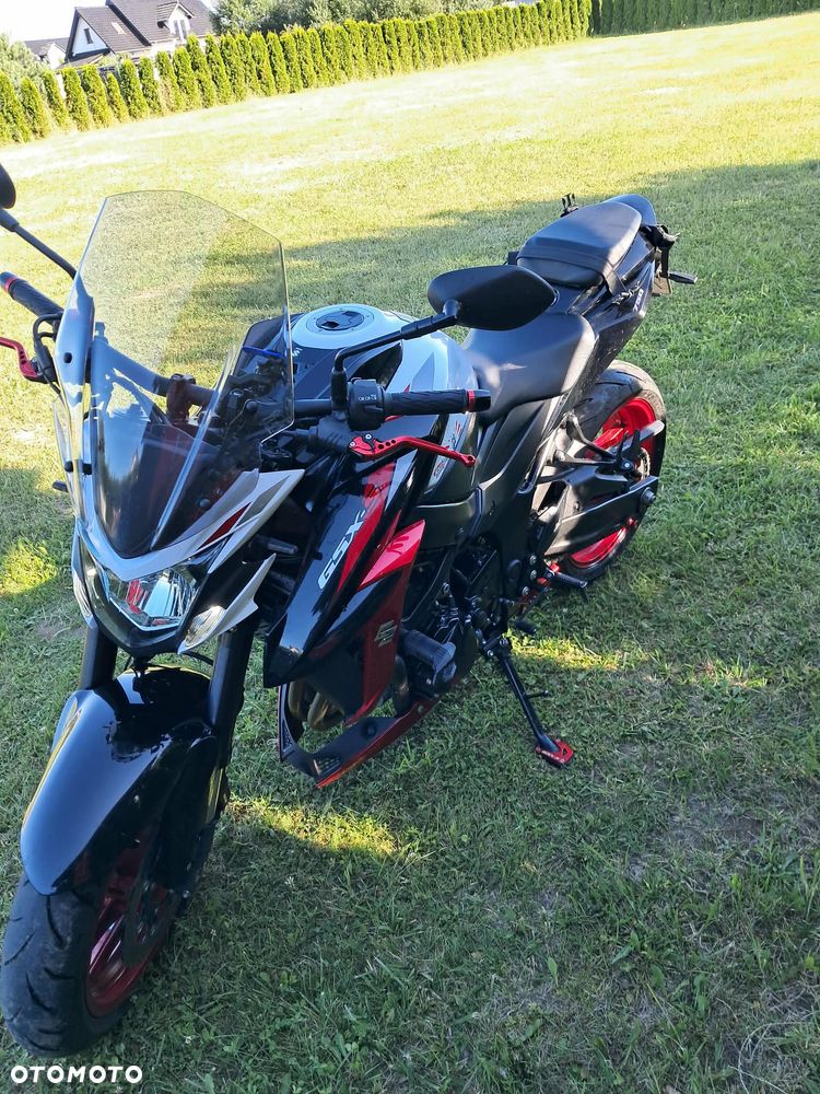 Suzuki GSX - 3