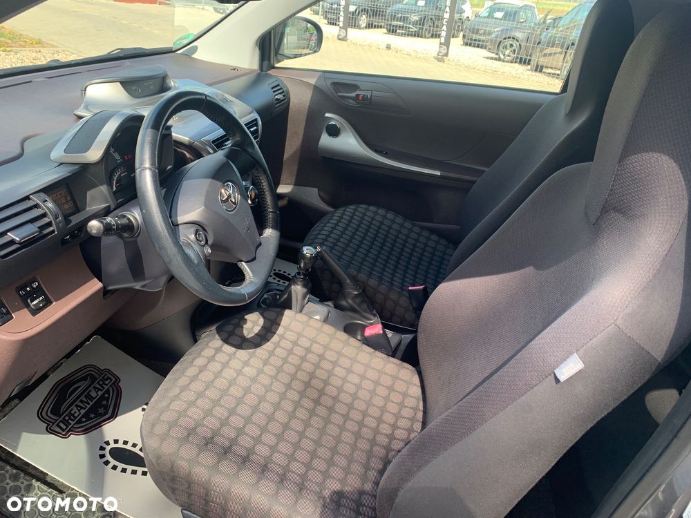 Toyota iQ - 28