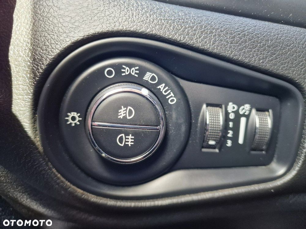 Jeep Renegade 1.4 MultiAir Limited 4WD S&S - 34