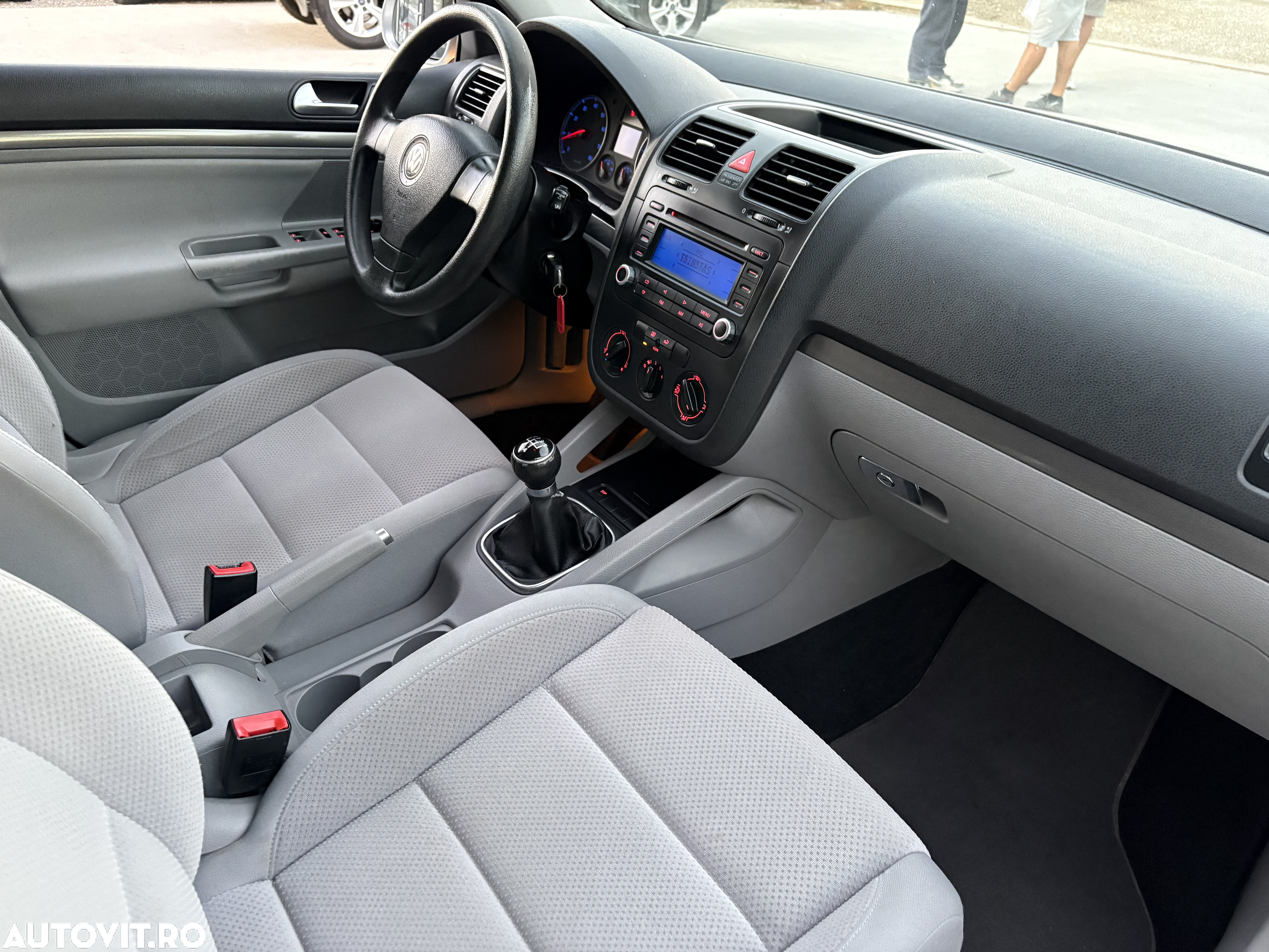 Volkswagen Golf 1.6 Comfortline - 6