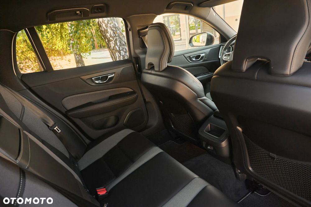 Volvo V60 D4 AWD Geartronic R-Design - 7