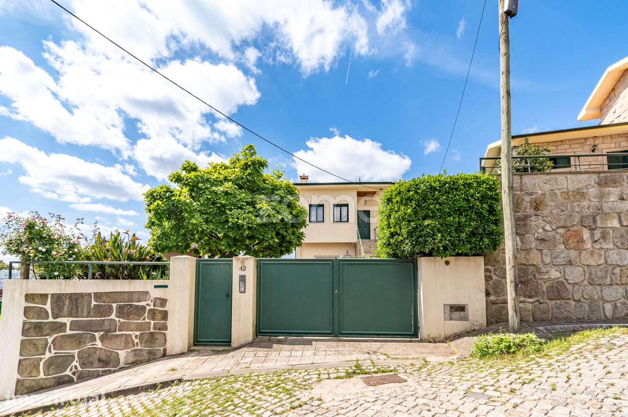 Moradia T4 +1 em Valbom com garagem e terreno de 958m² - Grande imagem: 2/32