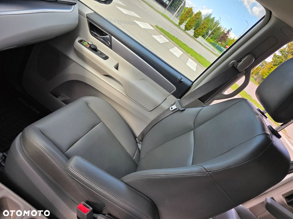 Volkswagen Routan - 17
