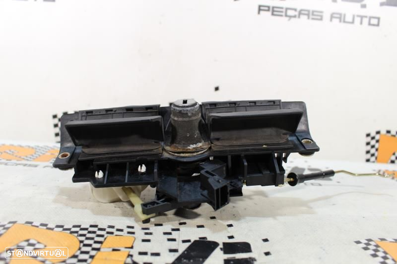 Puxador Da Tampa Da Mala Audi A3 (8L1)  8D9827565h / 8D9827565j / 4B08 - 2