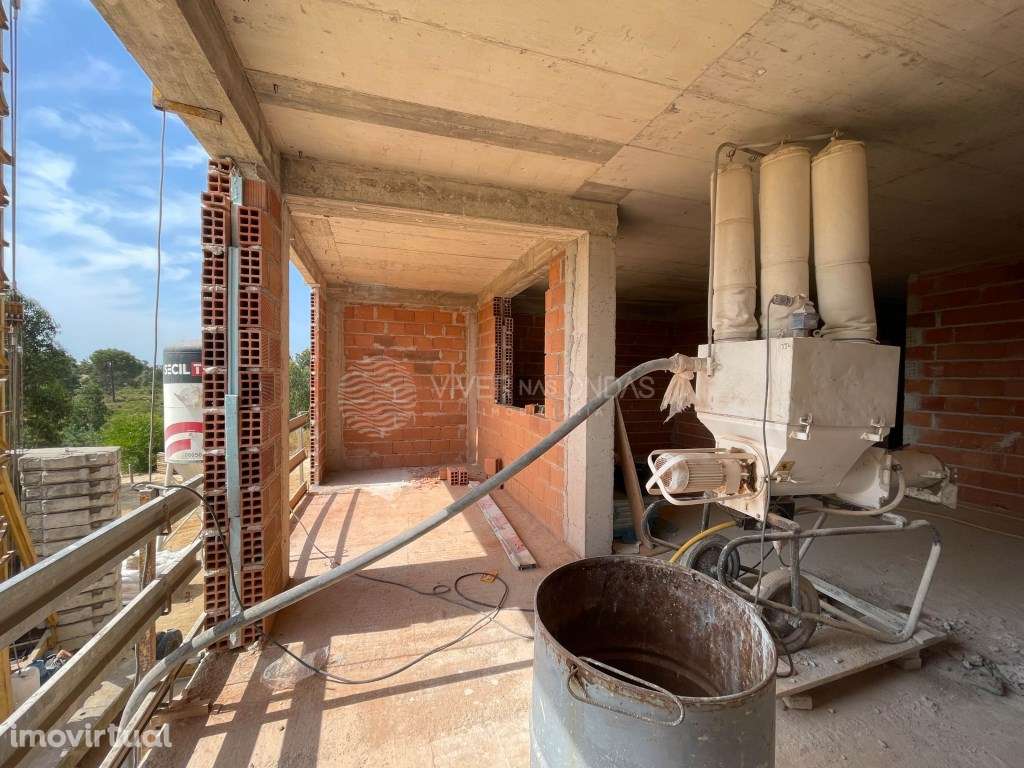 Apartamento T3 Duplex c/ garagem e varandas | Vale de Milhaços | Co... - Grande imagem: 2/57