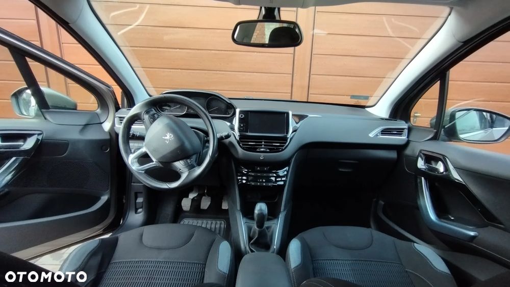 Peugeot 208 - 2