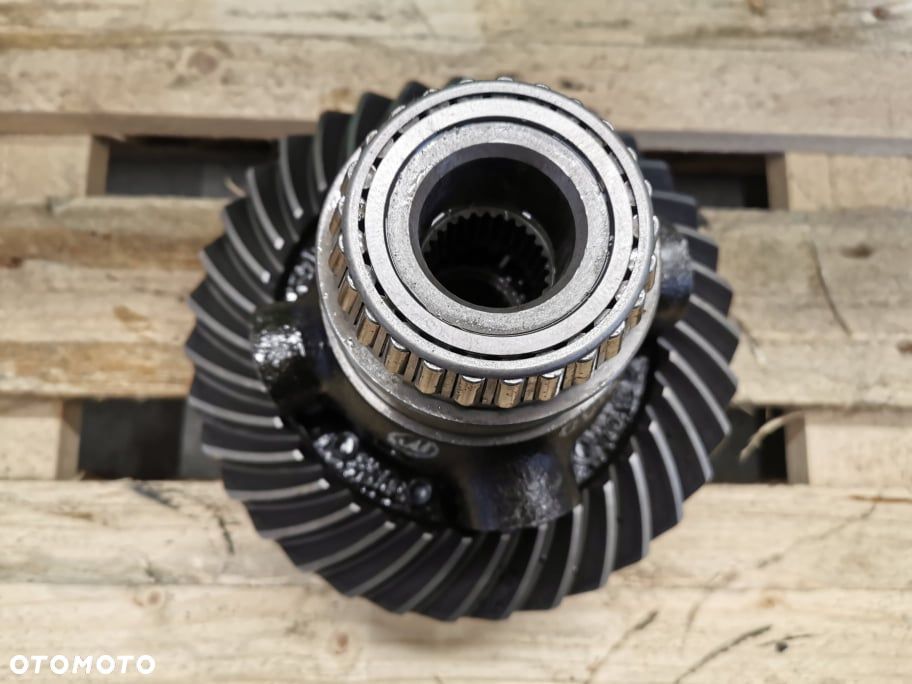 Środek mostu Manitou MLT 737 {Spicer 11X35 tył} - 7