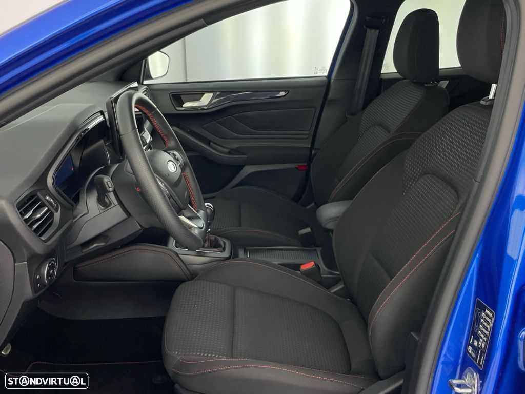 Ford Focus 1.0 EcoBoost MHEV ST-Line X - 11