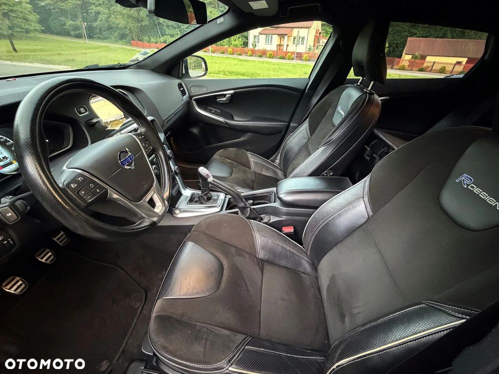 Volvo V40 D2 R Design - 6