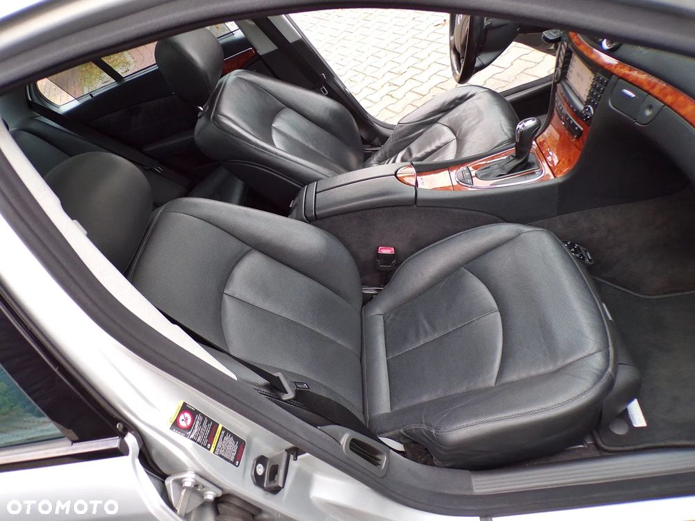 Mercedes-Benz Klasa E 500 T 4Matic Automatik Avantgarde - 28