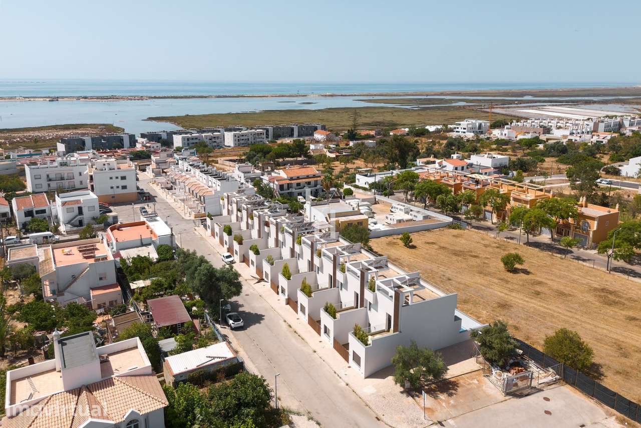 Moradia geminada T3 com piscina e vista mar e Ria Formosa na Fuseta - Grande imagem: 5/27