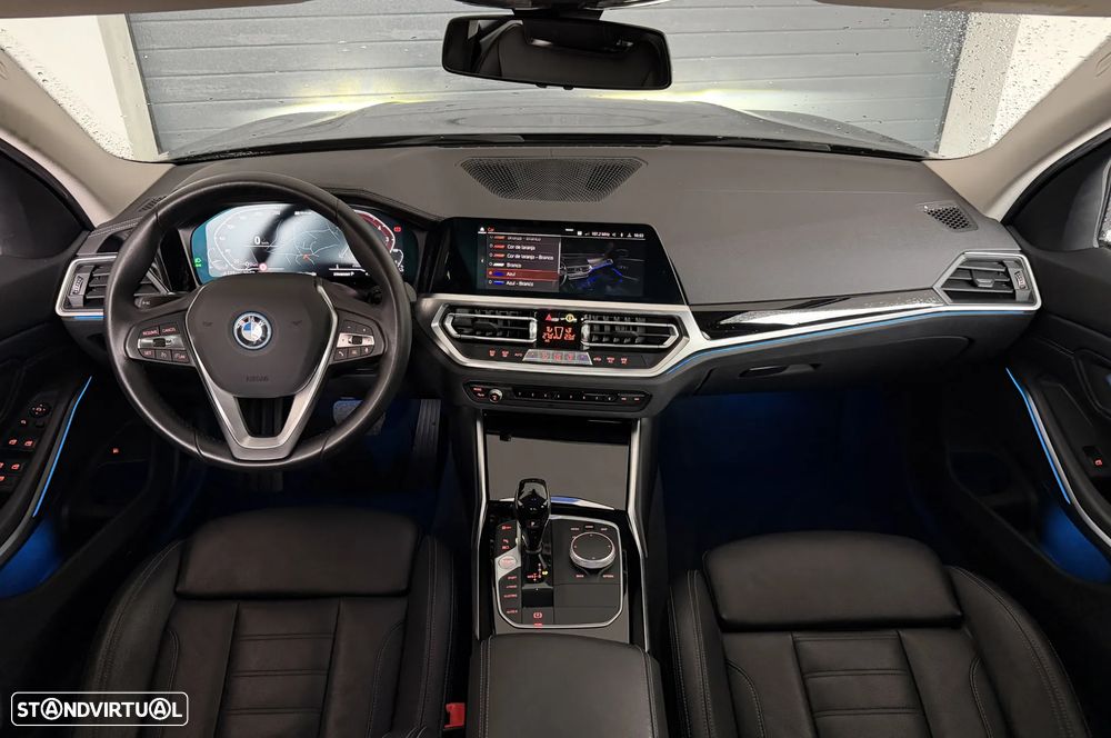 BMW 330 e Pack Desportivo M Auto - 26