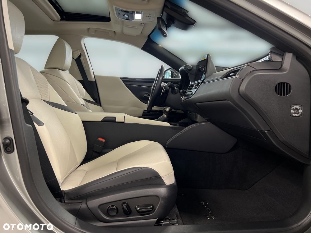 Lexus ES 300h Business Edition - 10