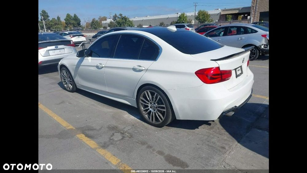 BMW Seria 3 330i M Sport - 5