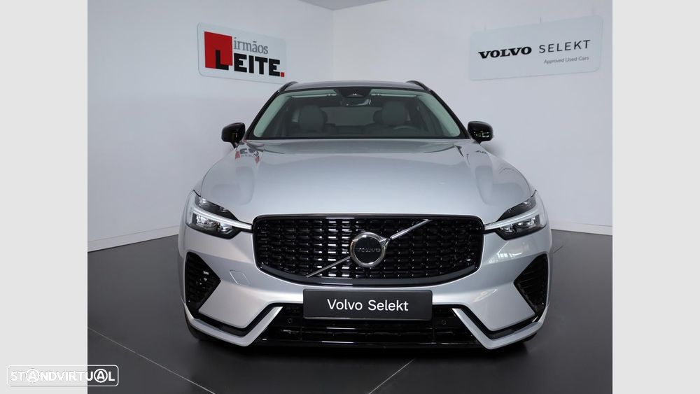 Volvo XC 60 2.0 T6 PHEV Plus Dark AWD — fotografia 3