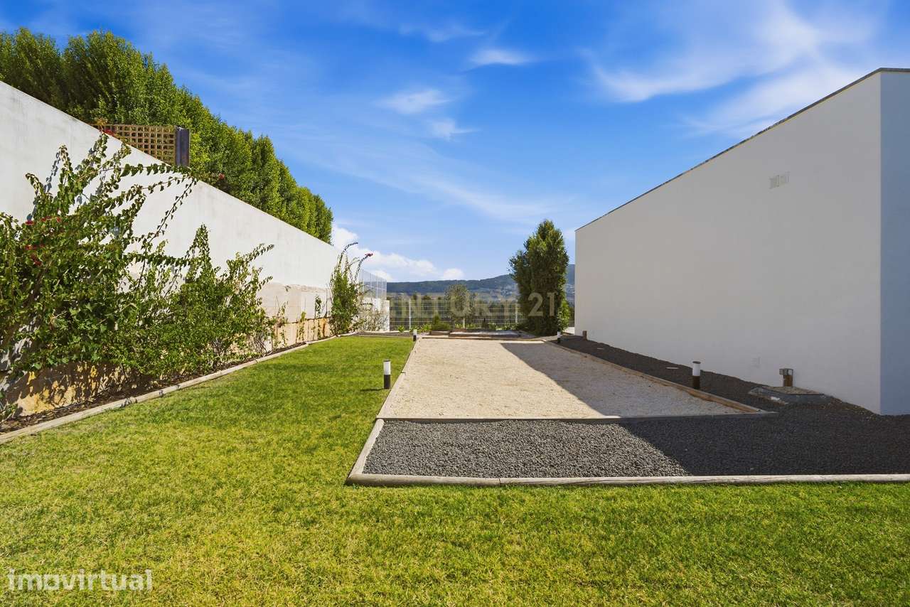 Moradia moderna exclusiva (3 quartos) com piscina infinita e vista pan - Grande imagem: 4/60