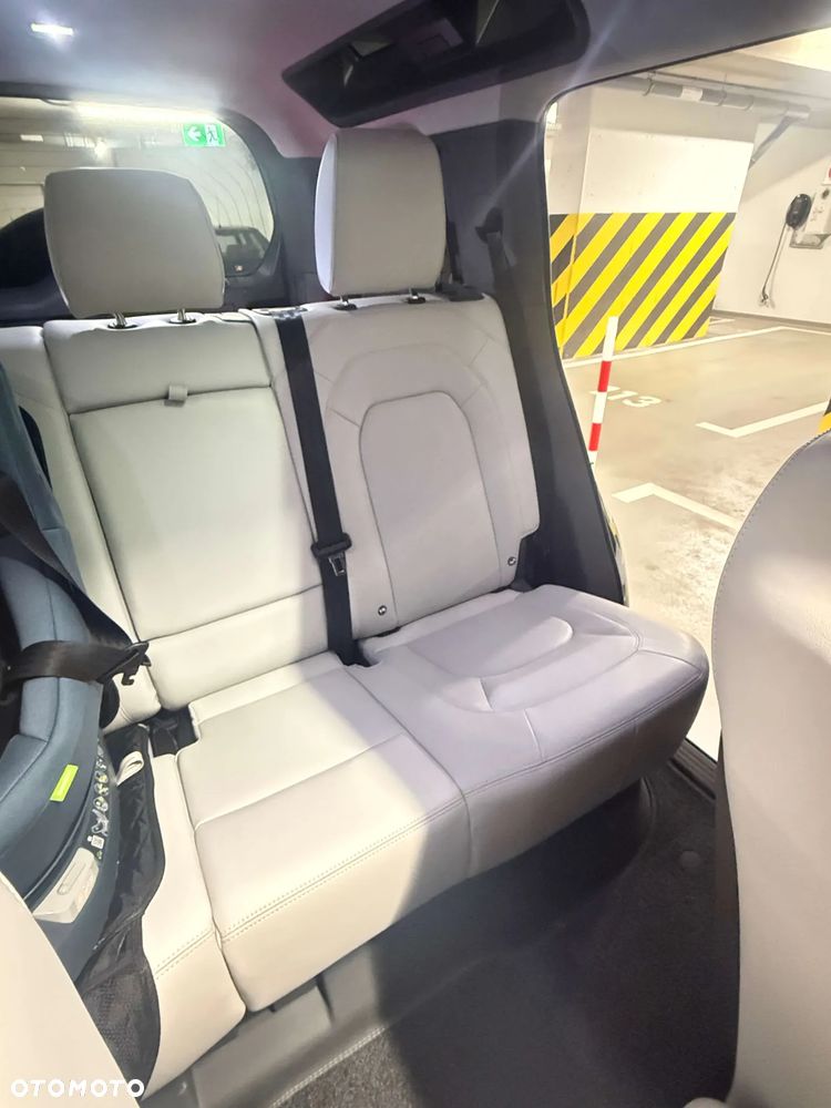 Land Rover Defender 3.0 D250 mHEV X-Dynamic S - 22