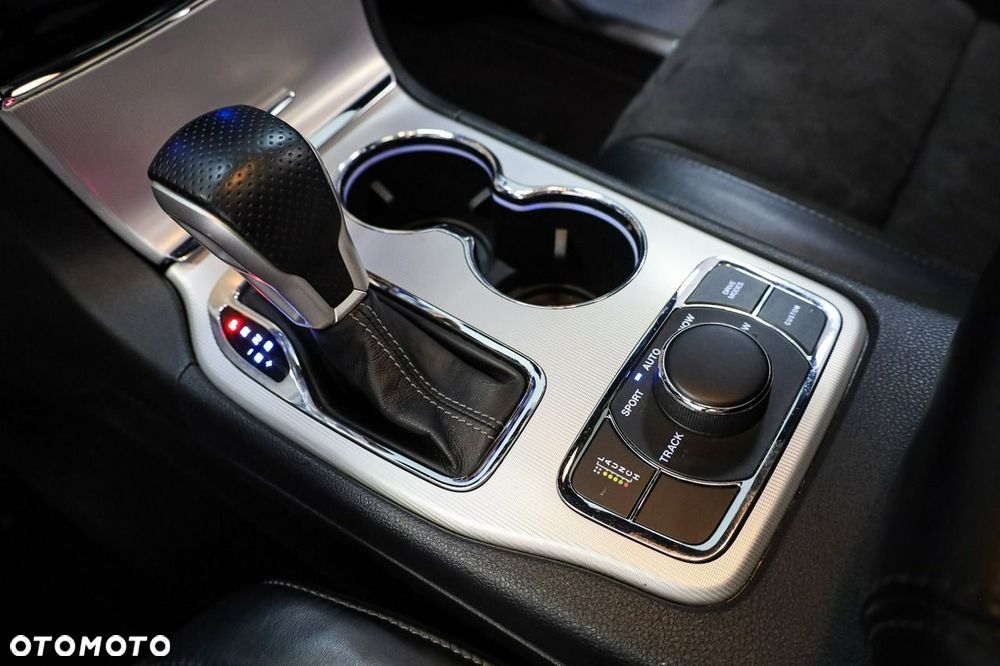 Jeep Grand Cherokee - 23