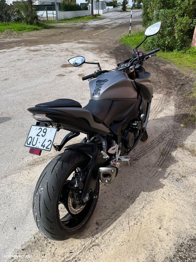 Suzuki GSX - 26