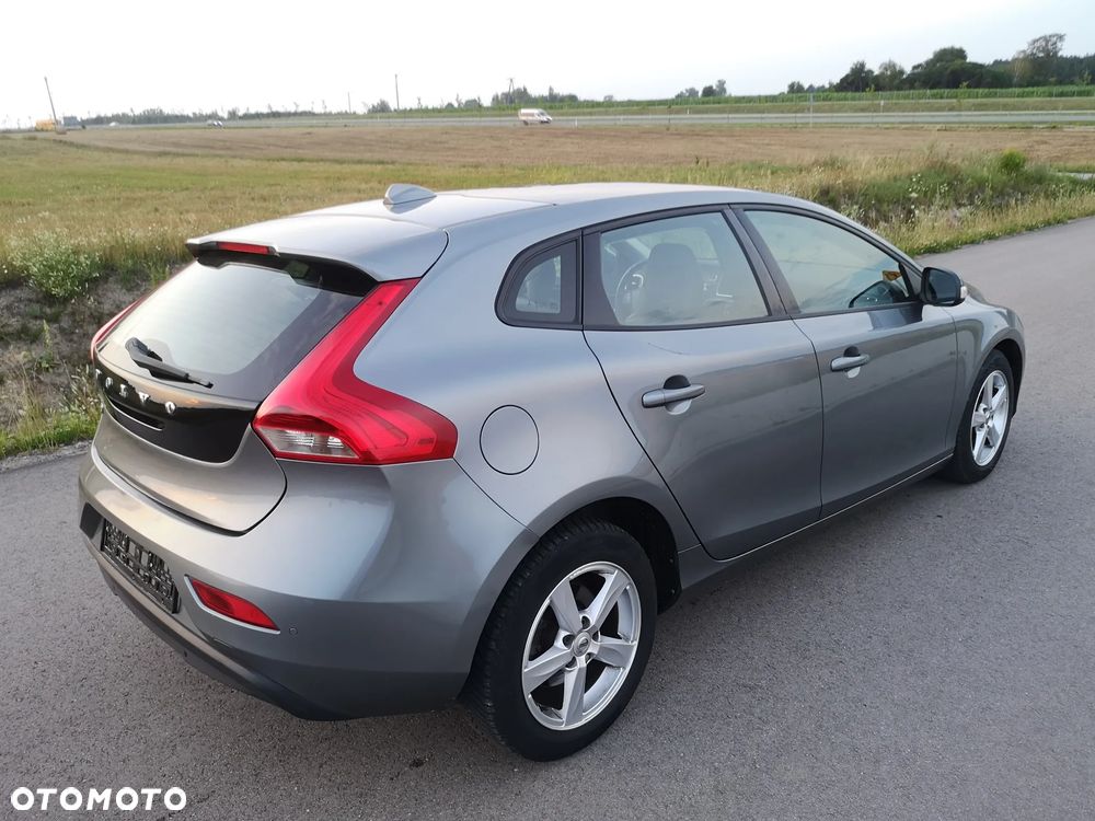 Volvo V40 D2 Momentum - 23
