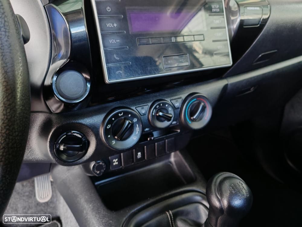 Toyota Hilux 2.4 D-4D 4WD CE 3L - 14